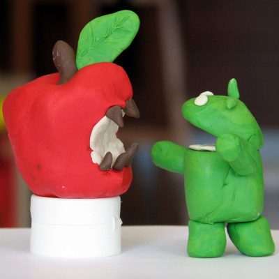 The raging battle between Apple's iPhone and Google's Android (adapted) (Image by Tsahi Levent Levi [CC BY-SA 2.0] via Flickr)