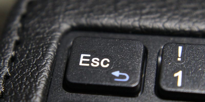 Tastatur Esc (Image by Silvia Stoedter [CC0_Public Domain], via Pixabay)