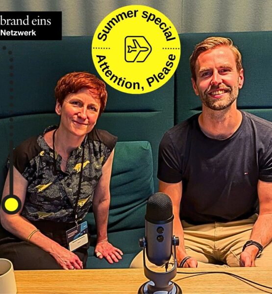 Podcast-Gästin Michèle Rothenberg mit Moderator Ralf Leister